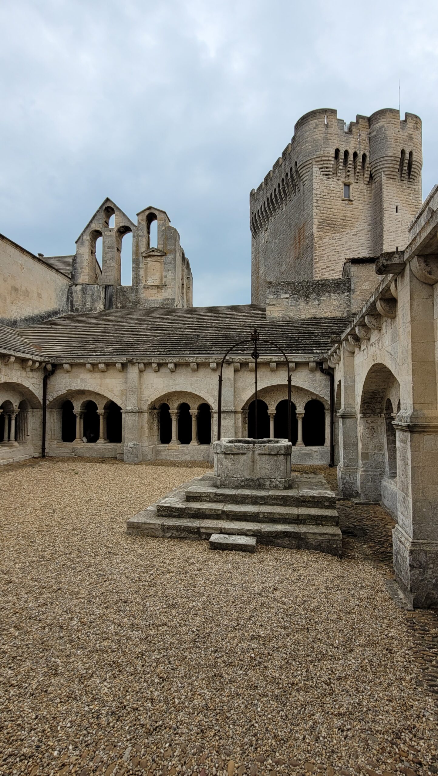 Le cloître de Montmajour