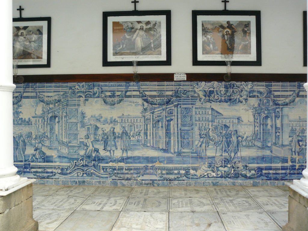 Azulejos dans le cloître de l'église São Francisco.