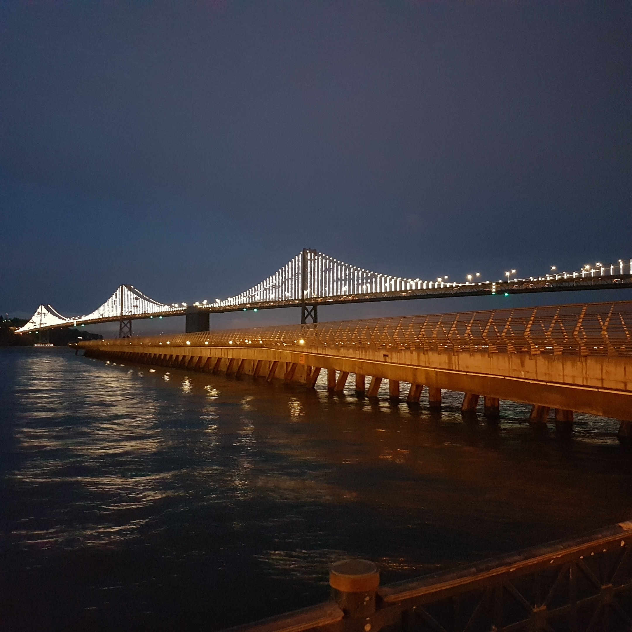 Le Bay bridge de nuit