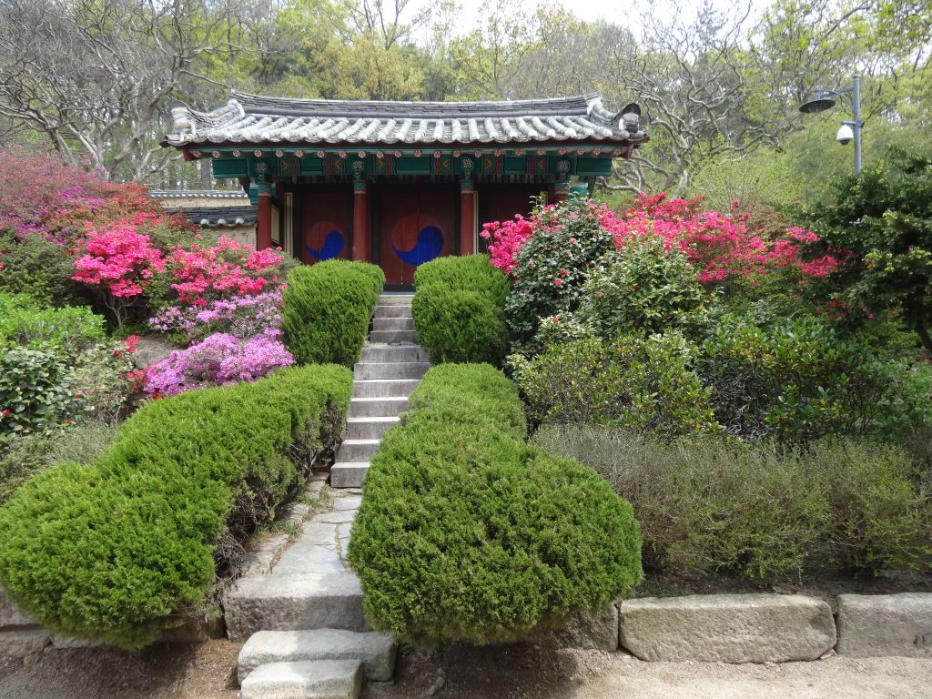 L'entrée d'une riche demeure au village traditionnel Yangdong.