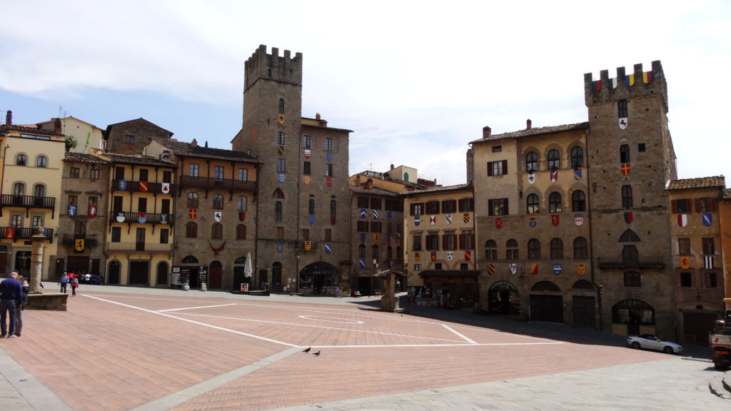La Piazza Grande à Arezzo